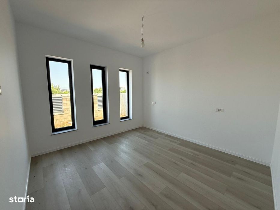 Casa individuala parter ~ 4 camere 2 bai ~350mp teren ~