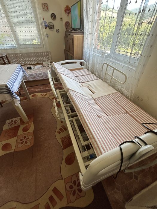 Електрическо болнично легло