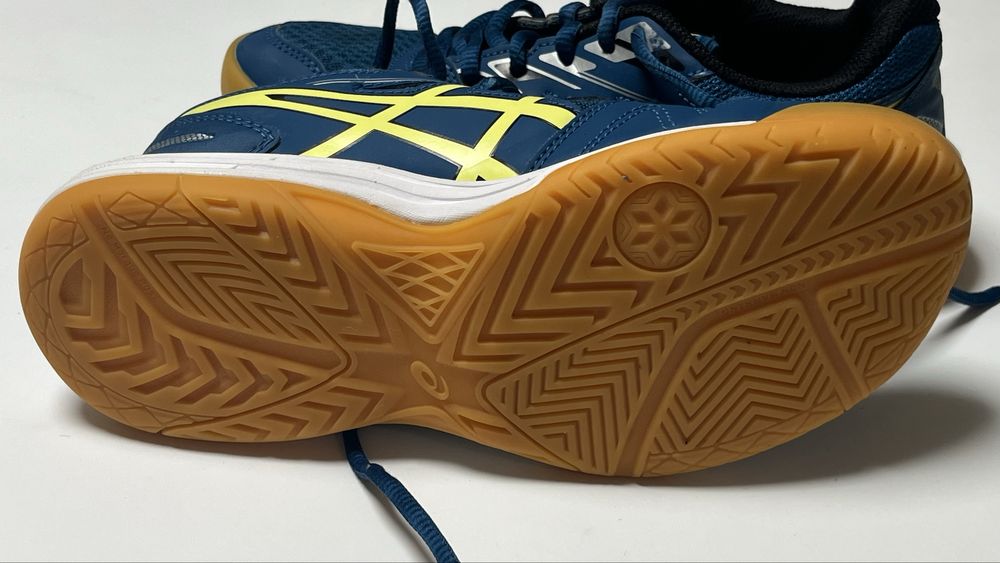 Asics волейбол маратонки