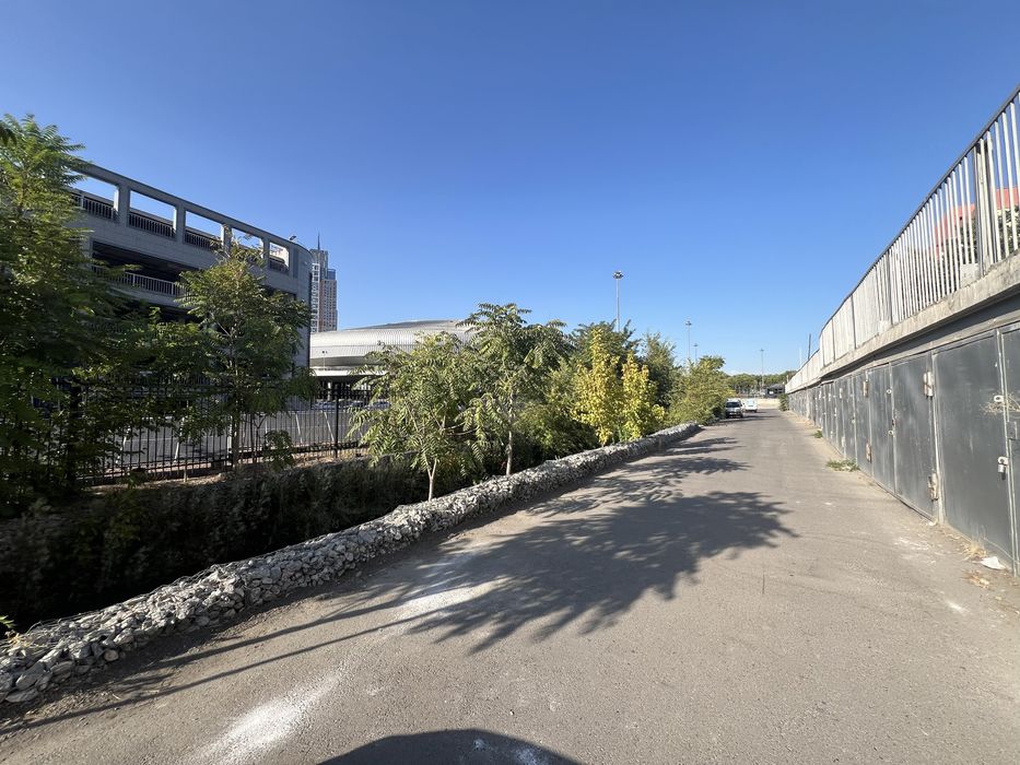 Сдается в аренду гараж для авто в центре города рядом арена Хумо