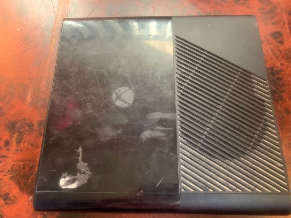 Xbox 360e  без игр!