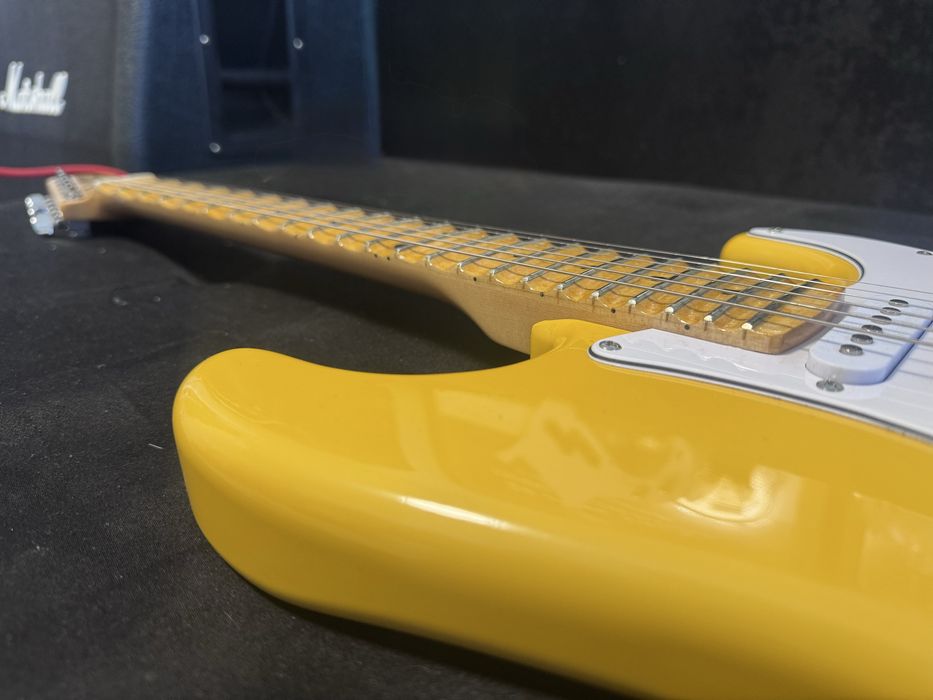 Китара с Куфар-Fender Yngwie Malmsteen Strat Copy Model
