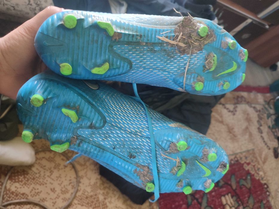 vând ghete de fotbal,nike MĂRIMEA 44 , 250 de lei
