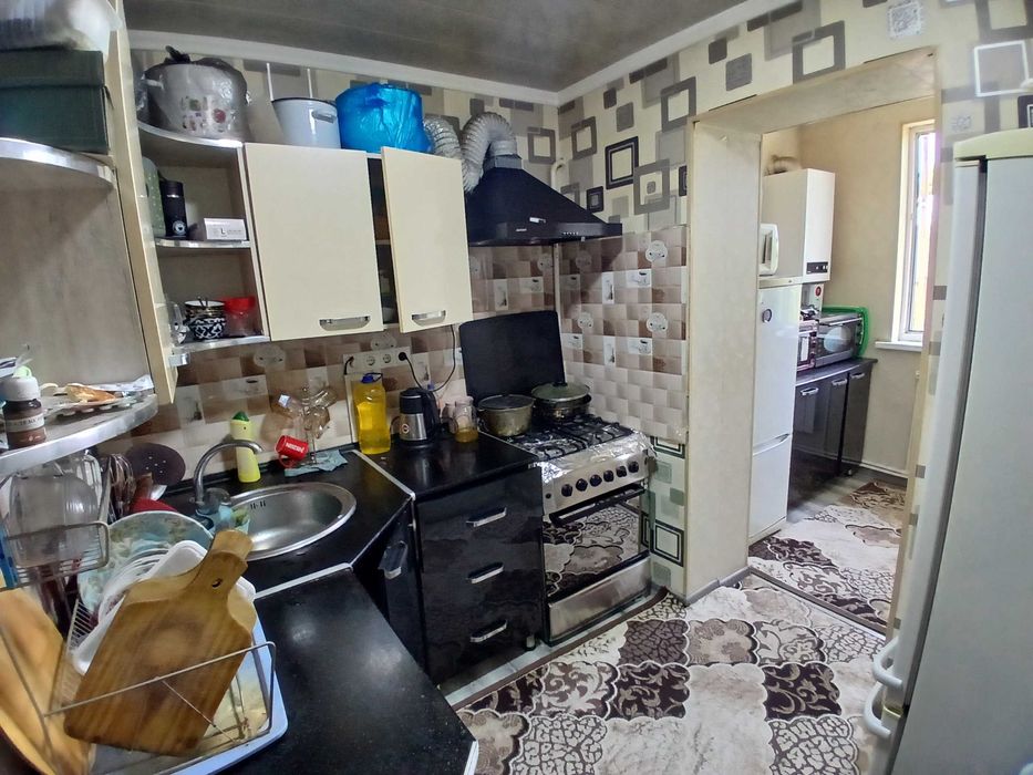 Toshkent viloyati Bekobod shahri 3mikrarayon 11dom 4etaj 4xonali uy