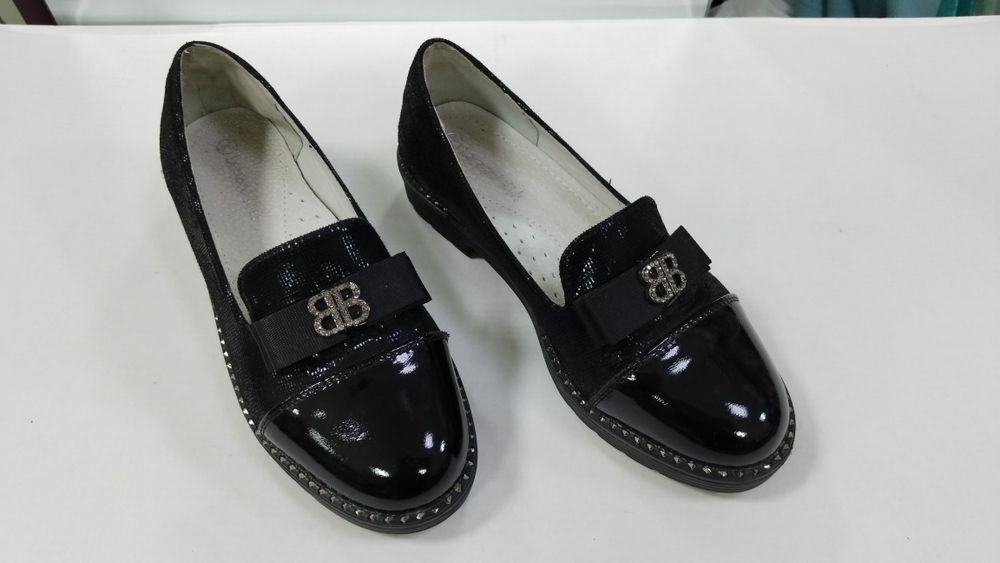 Продам детские туфли