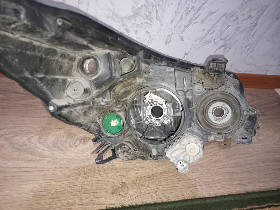 Фара левая сторона с водительского