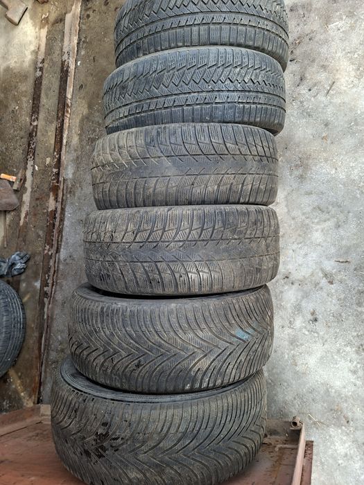 Продам шины 235/50/18