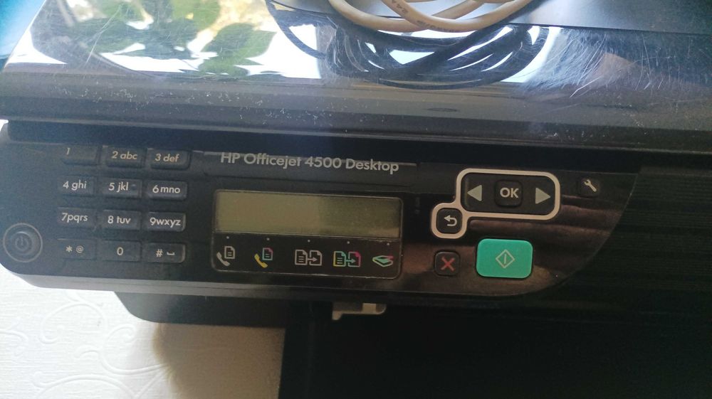 Продавам принтер (мултифункционално устройство) HP Officejet 4500 Desktop