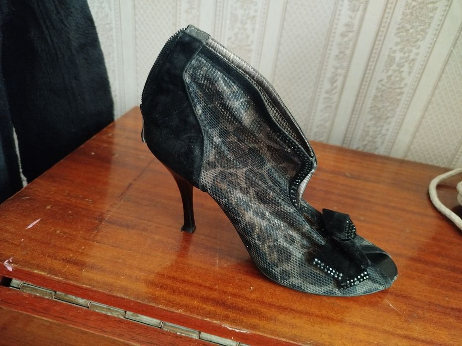 Женские туфли на каблуке 39 р