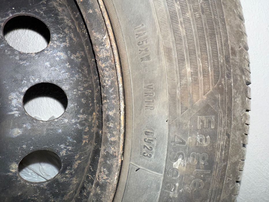 Продавам комплект гуми с джанти 16