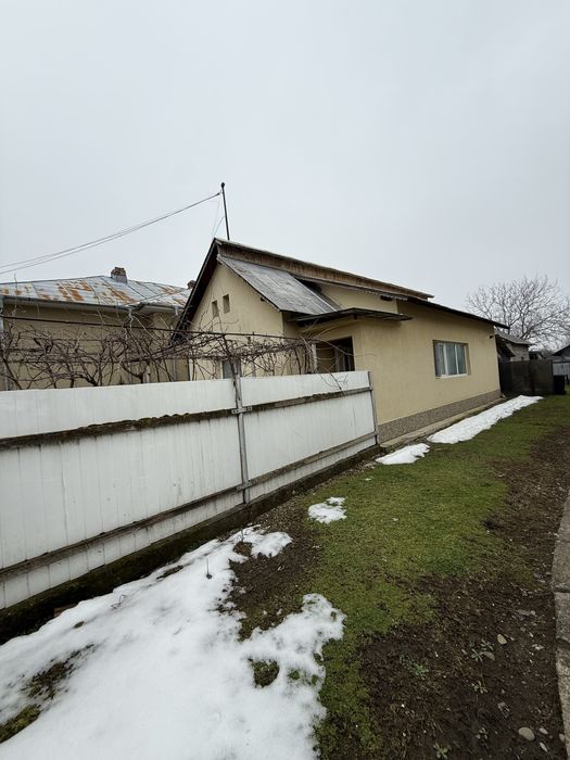 Casă de vânzare – Bucșani, Dâmbovița, teren 1300 mp