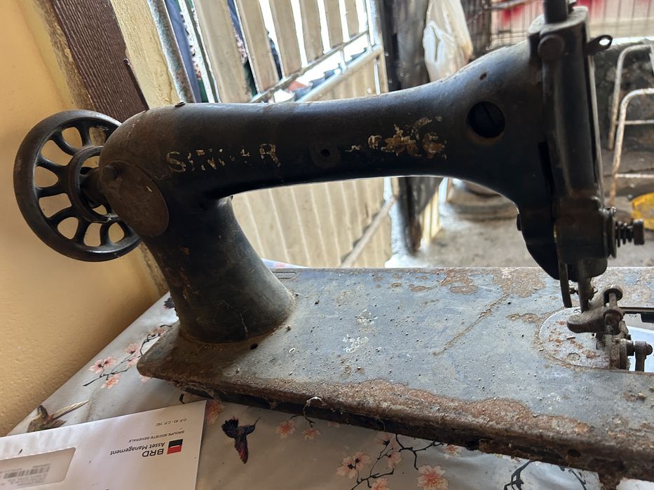 Masina de cusut autentica (pretul este negociabil )