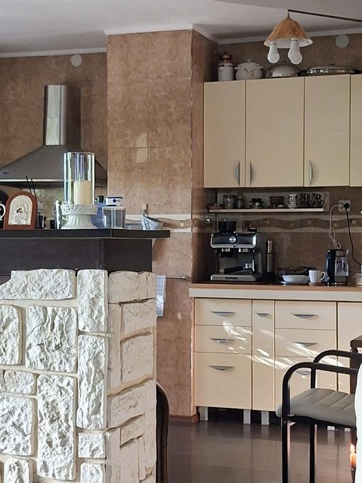 Vilă, pensiune mobilată,utilată. Lângă plajă. 11 camere.Negociabil direct PROPRIETAR.