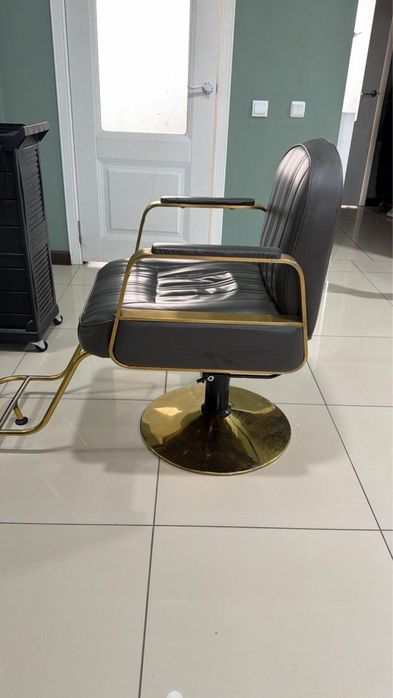 Кресло парикмахера.