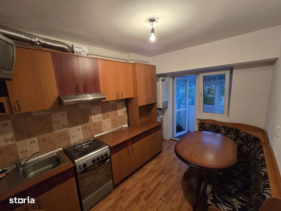 3 camere zona P-ța centrală priveliște spre pădure si râul Bistrița!