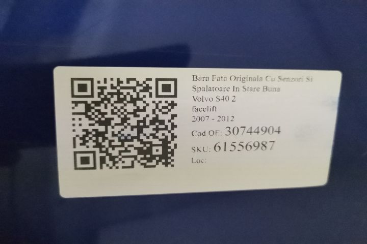 Предна Броня Оригинална С Датчици И Измиване В Добро Състояние Волво С