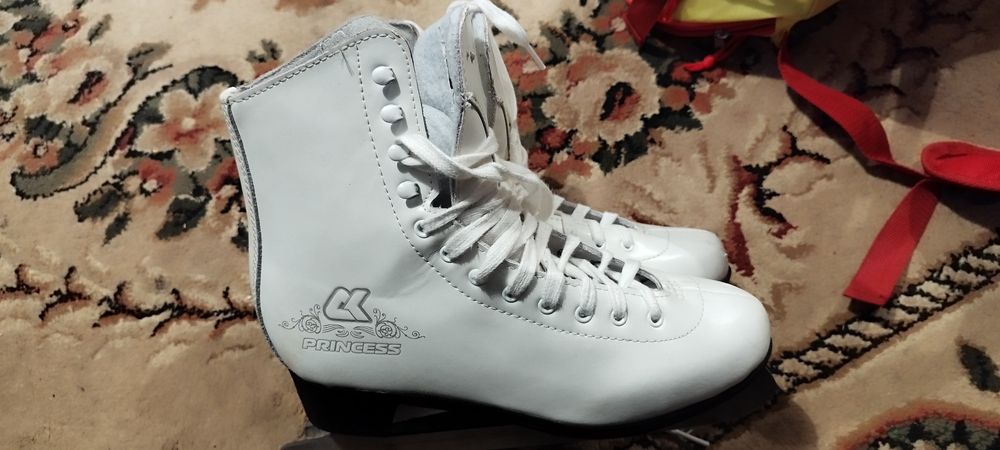 Продам коньки 39 размер