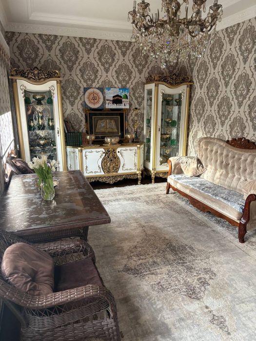 Uy sotiladi Zangota erkin qurilish