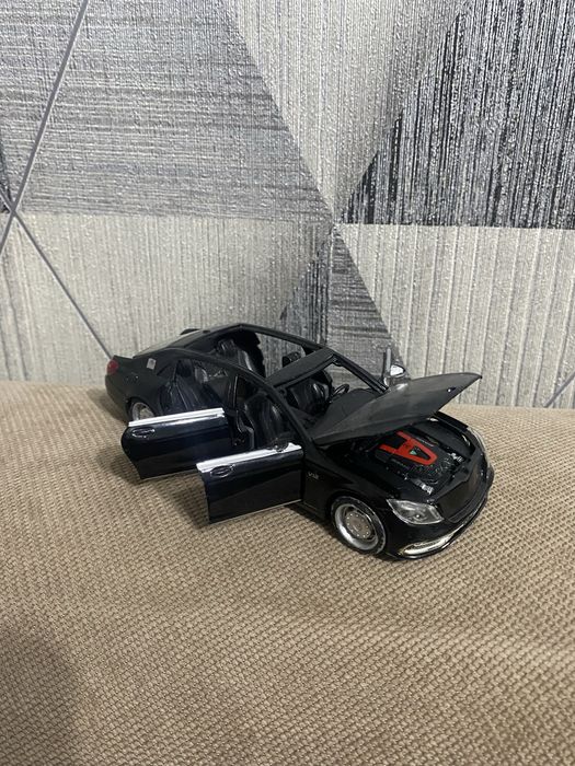 Продам металических игрушек