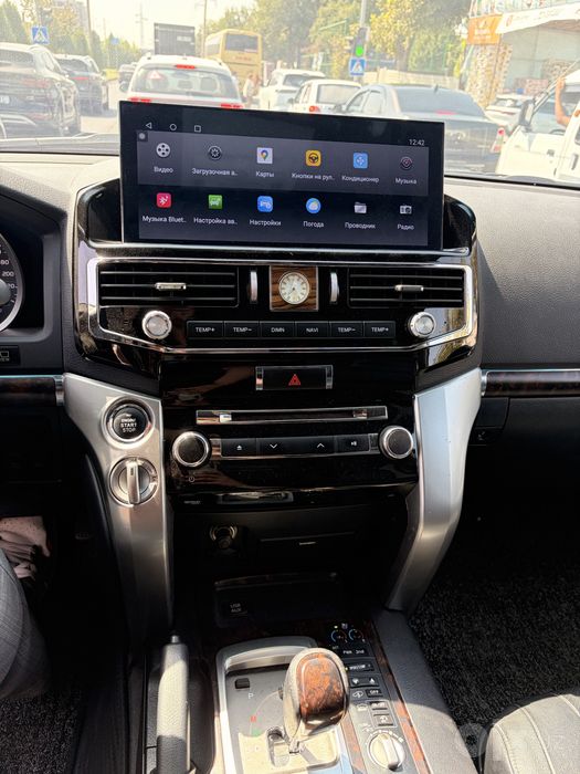 Toyota Land Cruiser 200 год 2014