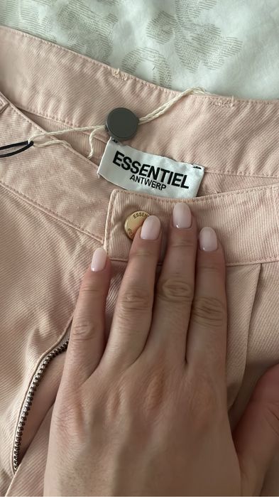 Продам шорты Бренда Essentiel Antwerp