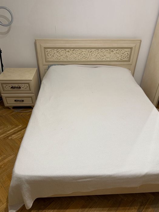 Гарнитур и кровать