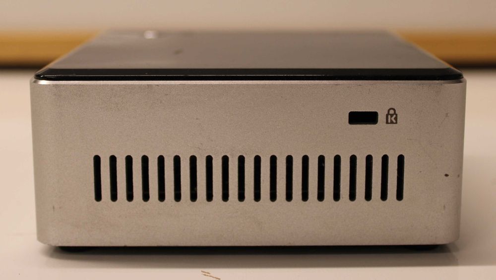 Мини компютър Intel NUC NUC5i5RYH