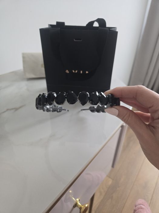 Чисто нова диадема АVIN с черни камъни
