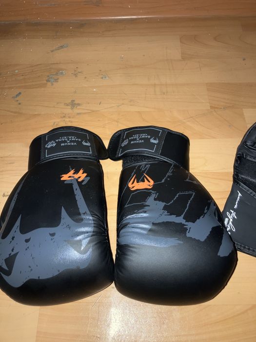 Боксёрски перчатки….. харошые состайаные