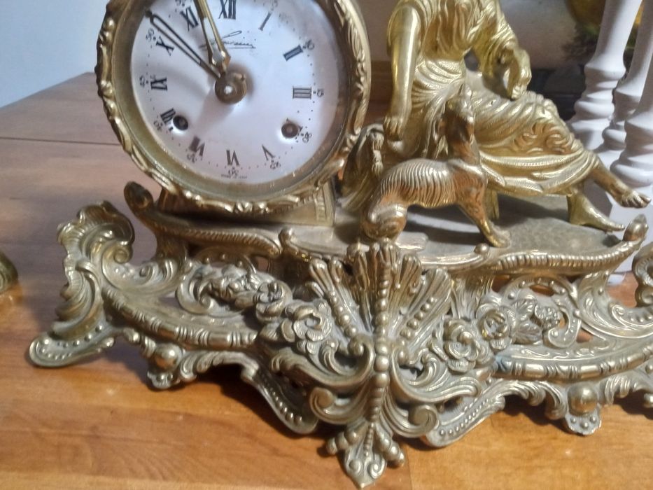 Ceas mecanic funcțional cu gong