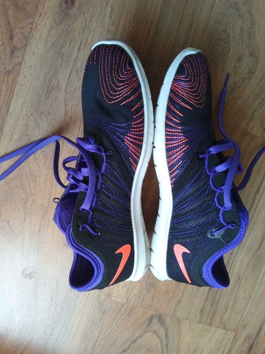 Дамски оригинални маратонки Nike / размер UK 4.5 , Стелка - 23.5см