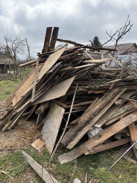 Lemne de foc provenite din demolari com Merei Buzau