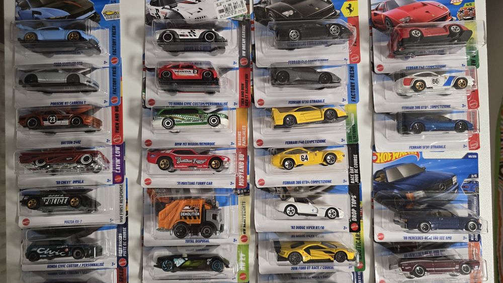 Colecție Hot Wheels 103 buc. — Treasure Hunt, Ferrari, Chase, erori de fabricație