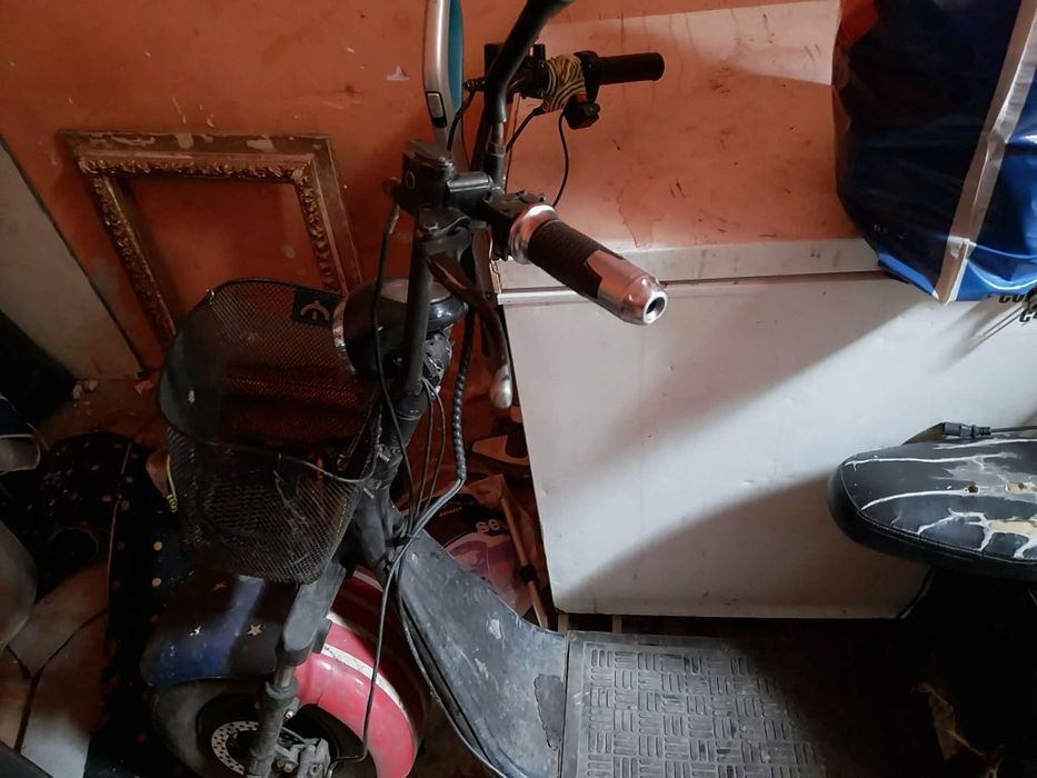 Vând scuter electric
