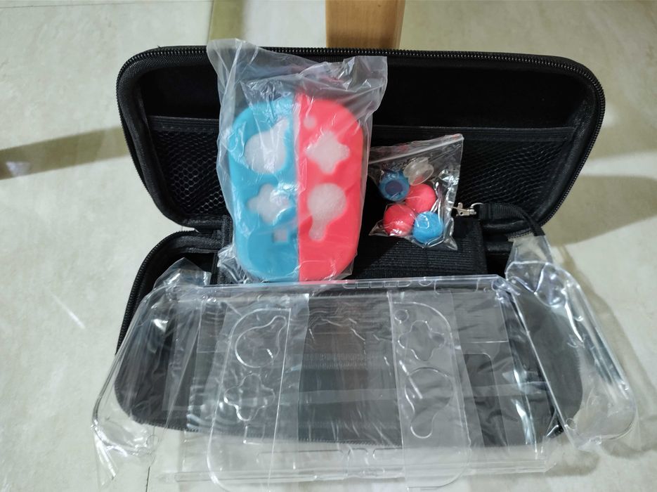 Husa Nintendo Switch LED / OLED + accesorii