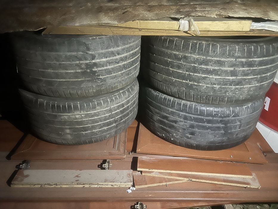 Продам для машины шины 285 35 R22