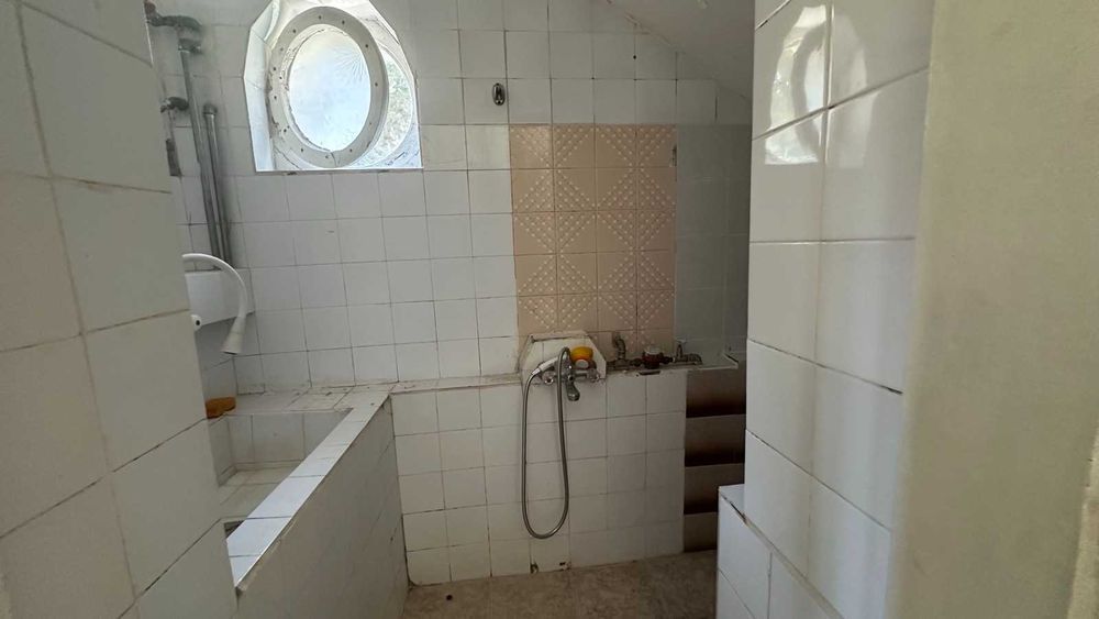 Отдава се ПОД НАЕМ партерен етаж от къща в центъра на град Карлово