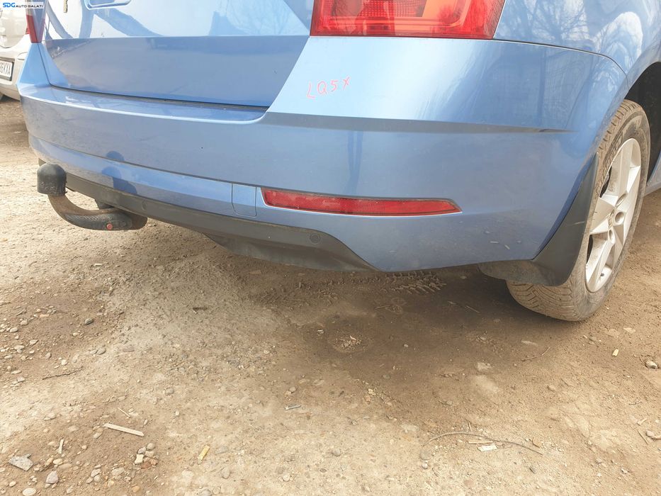 Bara Spoiler Spate cu Locas Senzori Parcare Skoda Octavia 3 FL Facelift Break Combi 2017 - 2020 Culoare LQ5X [K3562]
