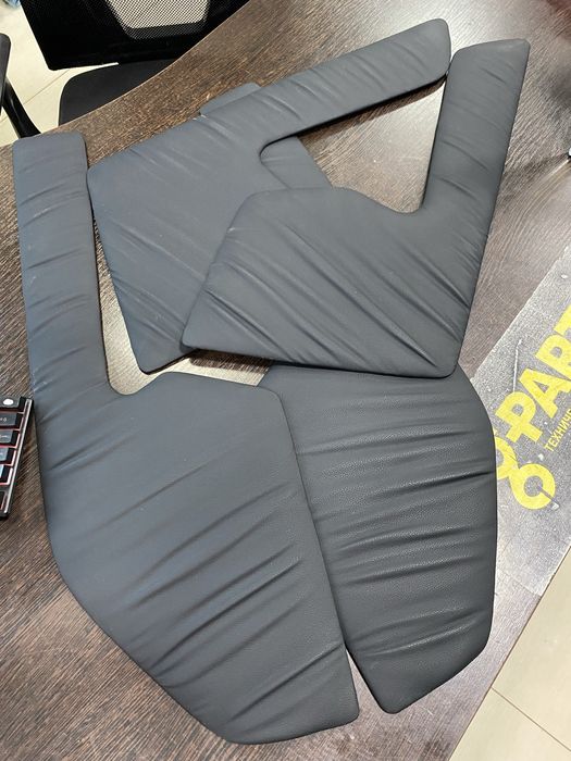 Кожанные вставки на дверные карты бмв Е34