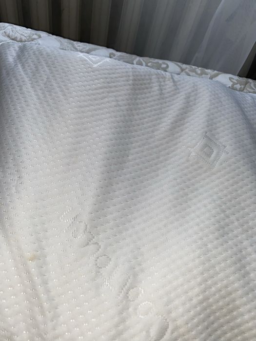 4  подушки новые