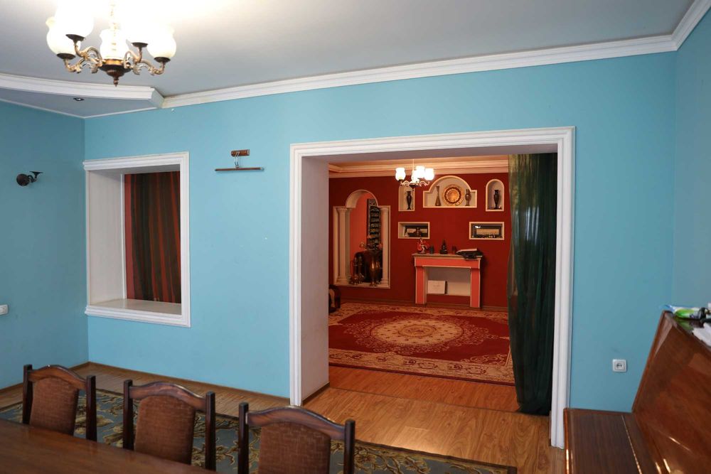 Тошкент ш Юнусобод т Ц-5 даҳасида 2,3 сотихли ховли уй сотилади.