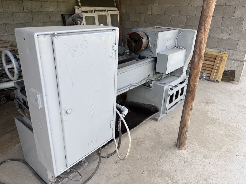 Токарный. станок