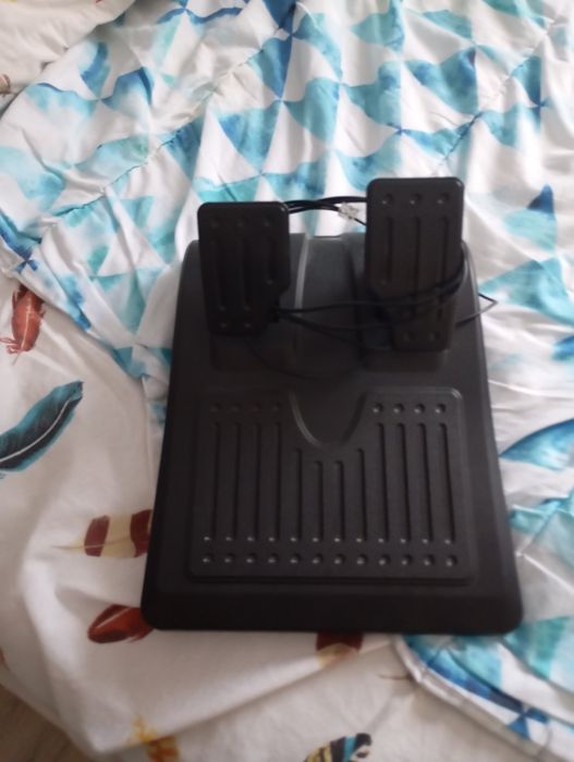 Волан и педали-Trust GXT racing wheel