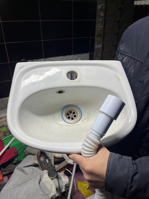 Раковина маленькая в хорошем состоянии