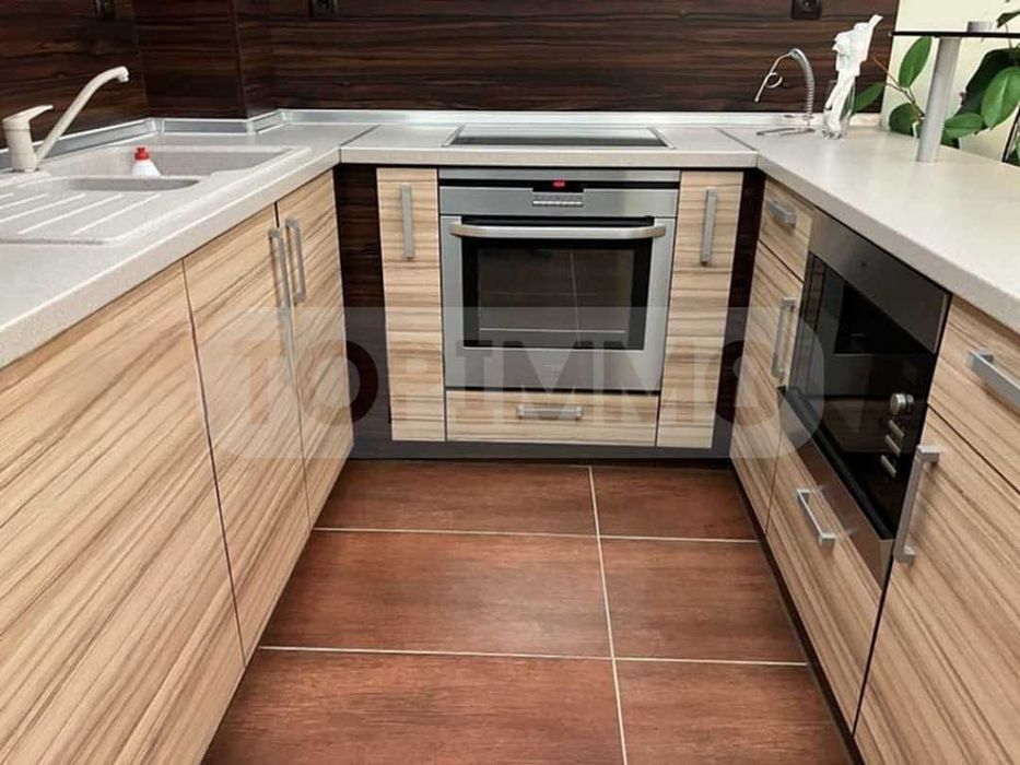 Продава се Тристаен апартамент в Варна, Левски - 100 кв.м за 2950 €/кв.м - Снимка #2