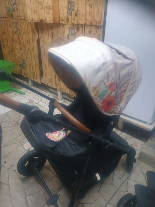 Vind carucioare pentru bebelusi