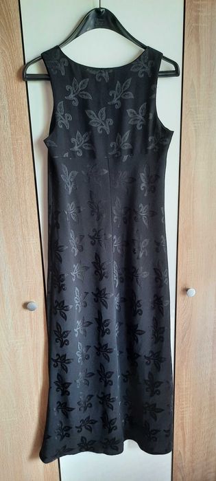 Дълга черна рокля