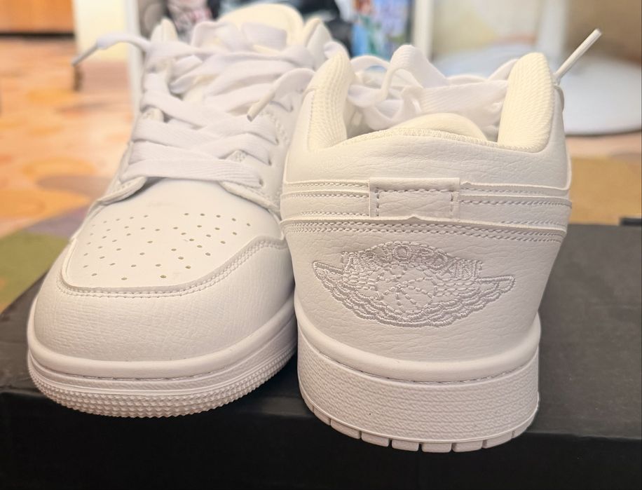 Продам кроссовки