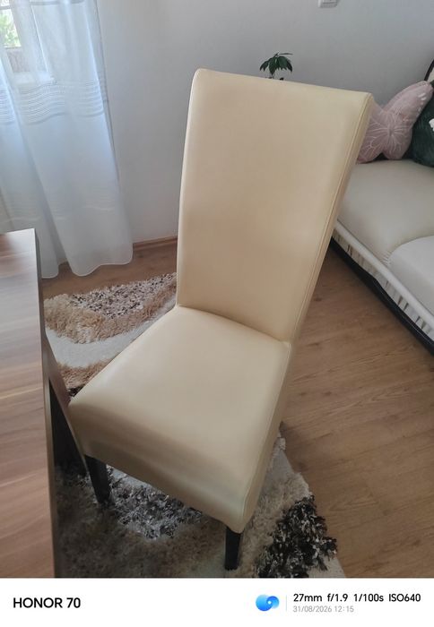 Vând set de  8 scaune