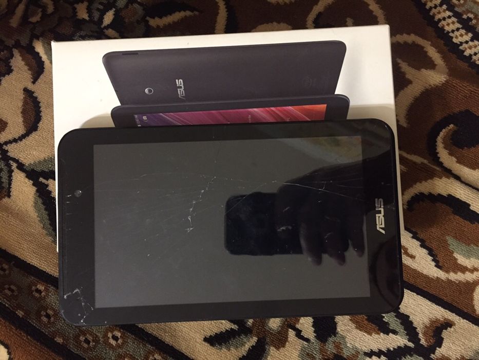 Продам на запчасти планшет